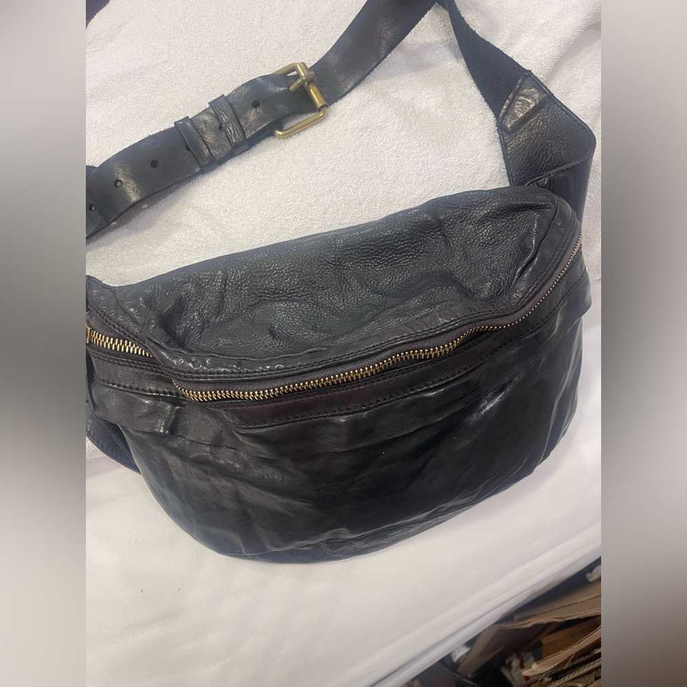 Campomaggi unisex Classic black leather bag! Purchased from Free people - Picture 4 of 15